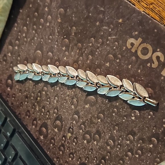 Vintage Crown Trifari Brushed Link Bracelet Fold Over Clasp Silver Women's OS - Picture 2 of 4